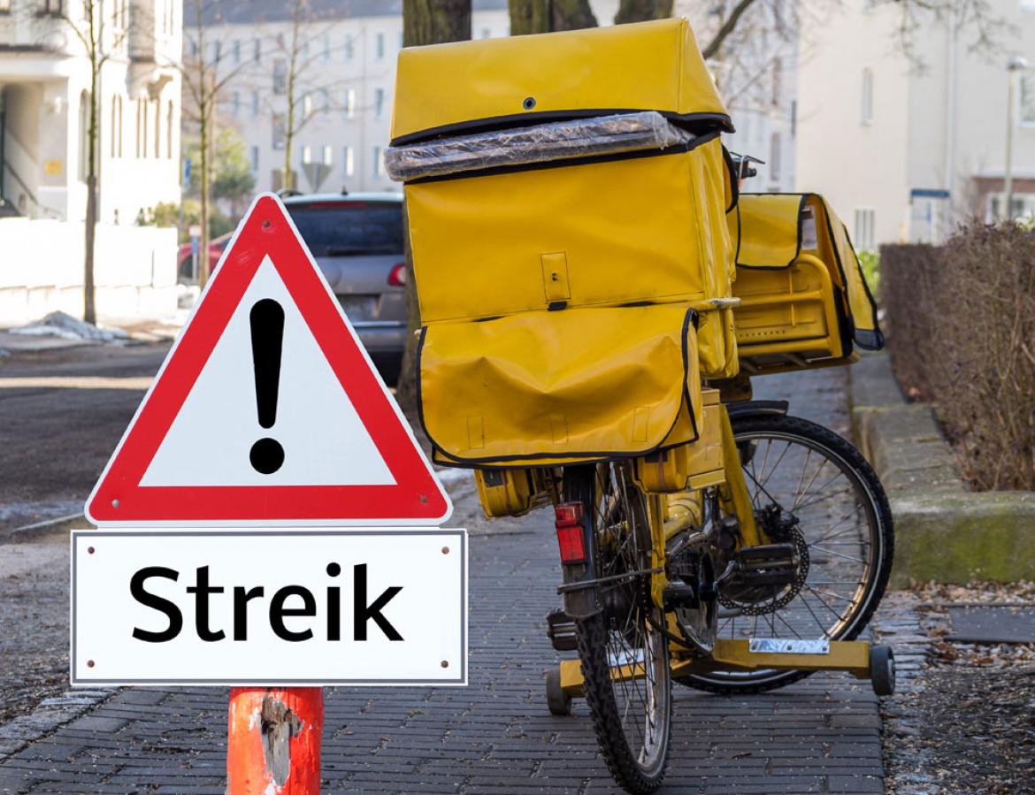 Streikschild neben Postfahrrad