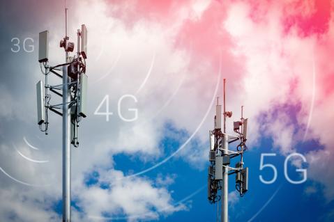 Mobilfunkmasten vor Himmel zu Artikel: 3G-Netz wird abgeschaltet